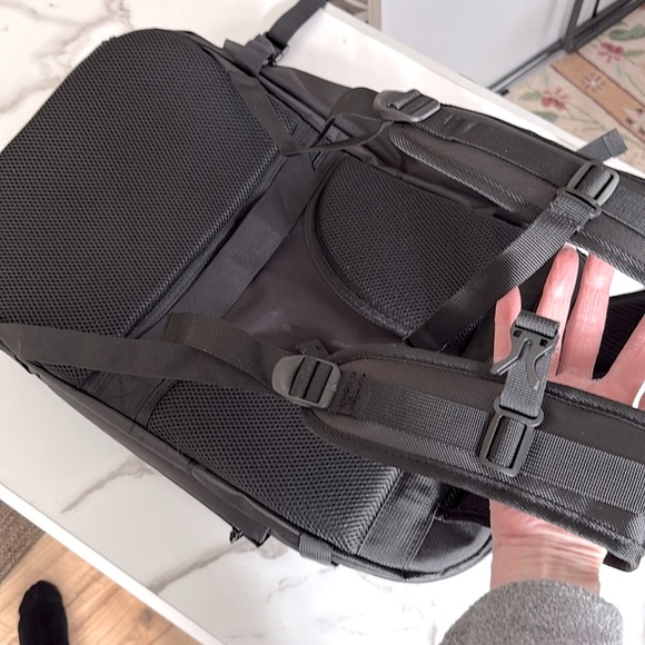 NEW* Men's Swiss Design Black Travel Backpack.  7 seperate storage compartments. - Picture 7 of 17